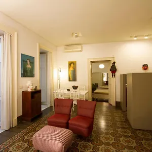 tre-vie-apartment.catania-hotels.net/
